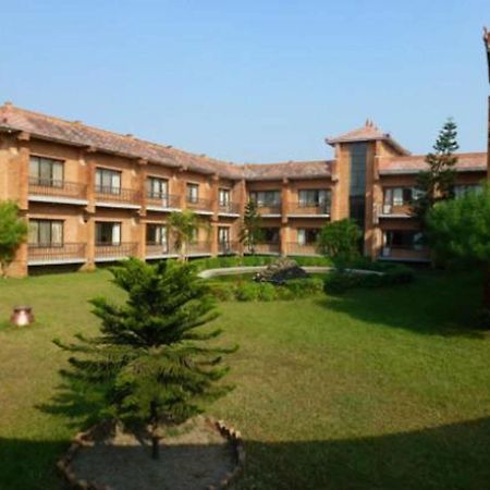 Hotel Lumbini Garden New Crystal Екстериор снимка
