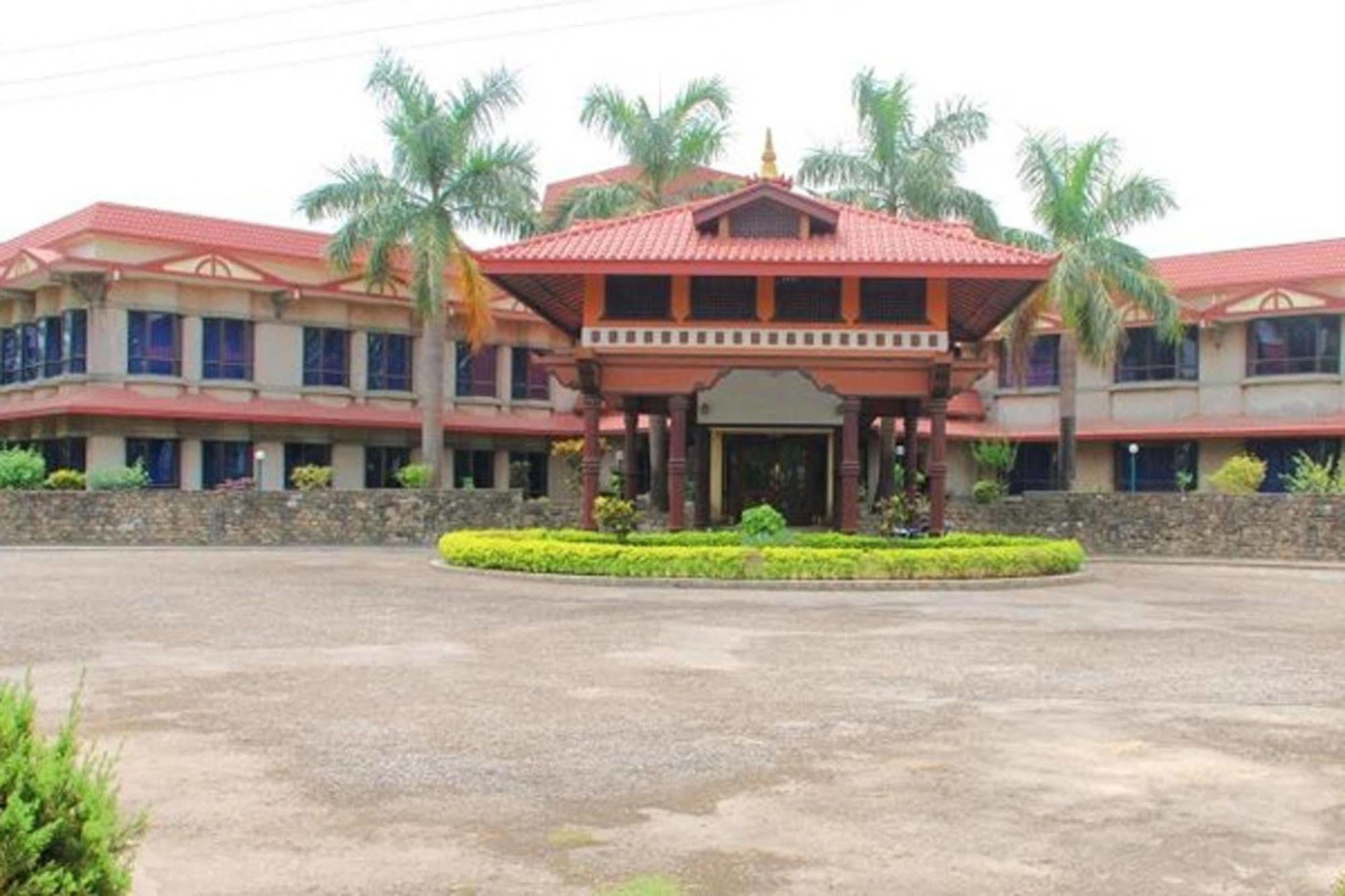 Hotel Lumbini Garden New Crystal Екстериор снимка