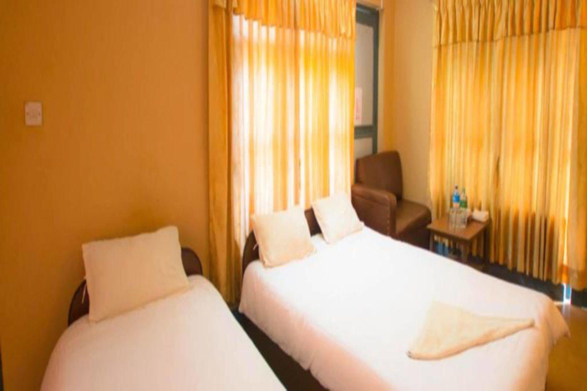 Hotel Lumbini Garden New Crystal Екстериор снимка