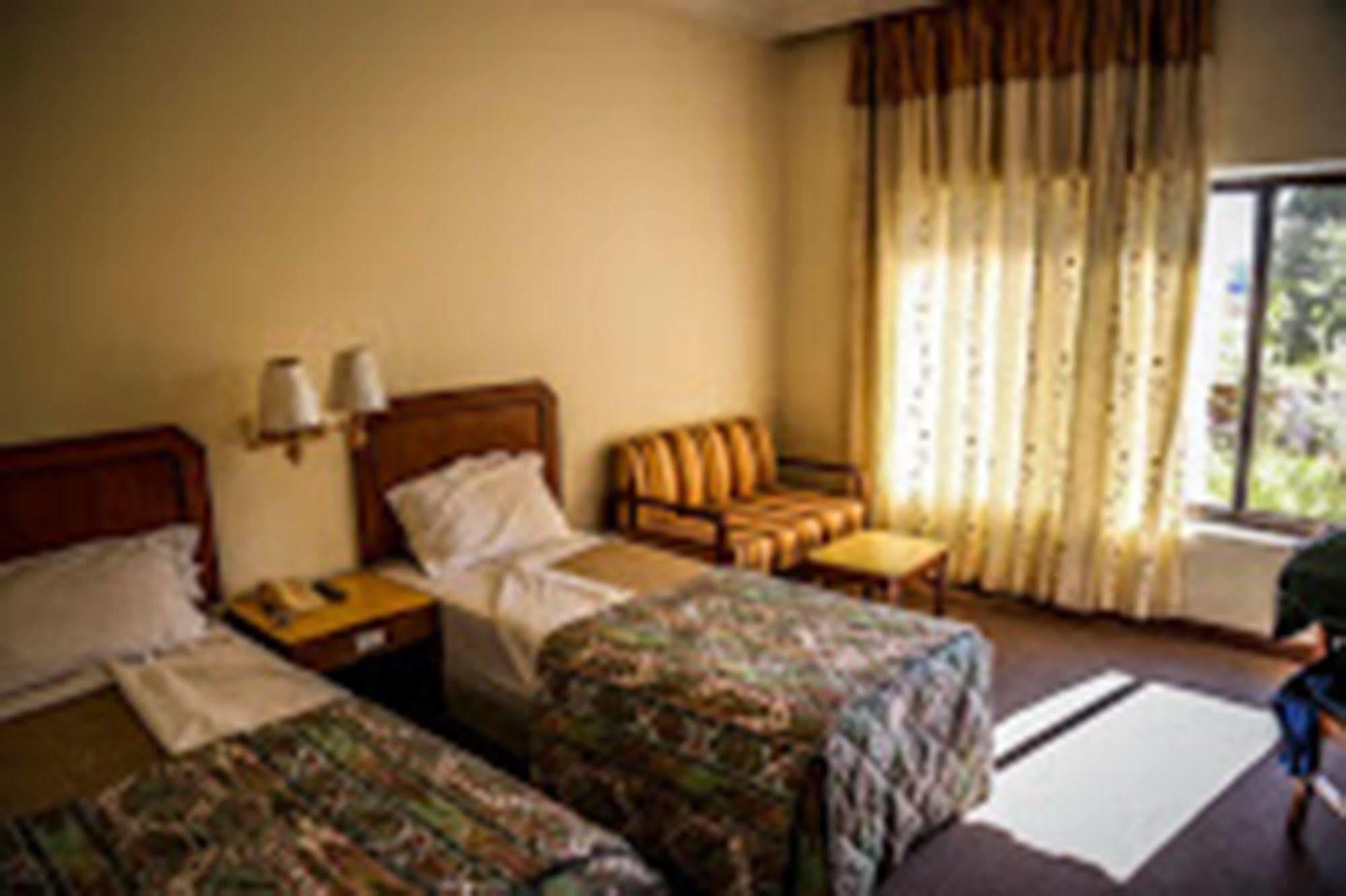 Hotel Lumbini Garden New Crystal Екстериор снимка