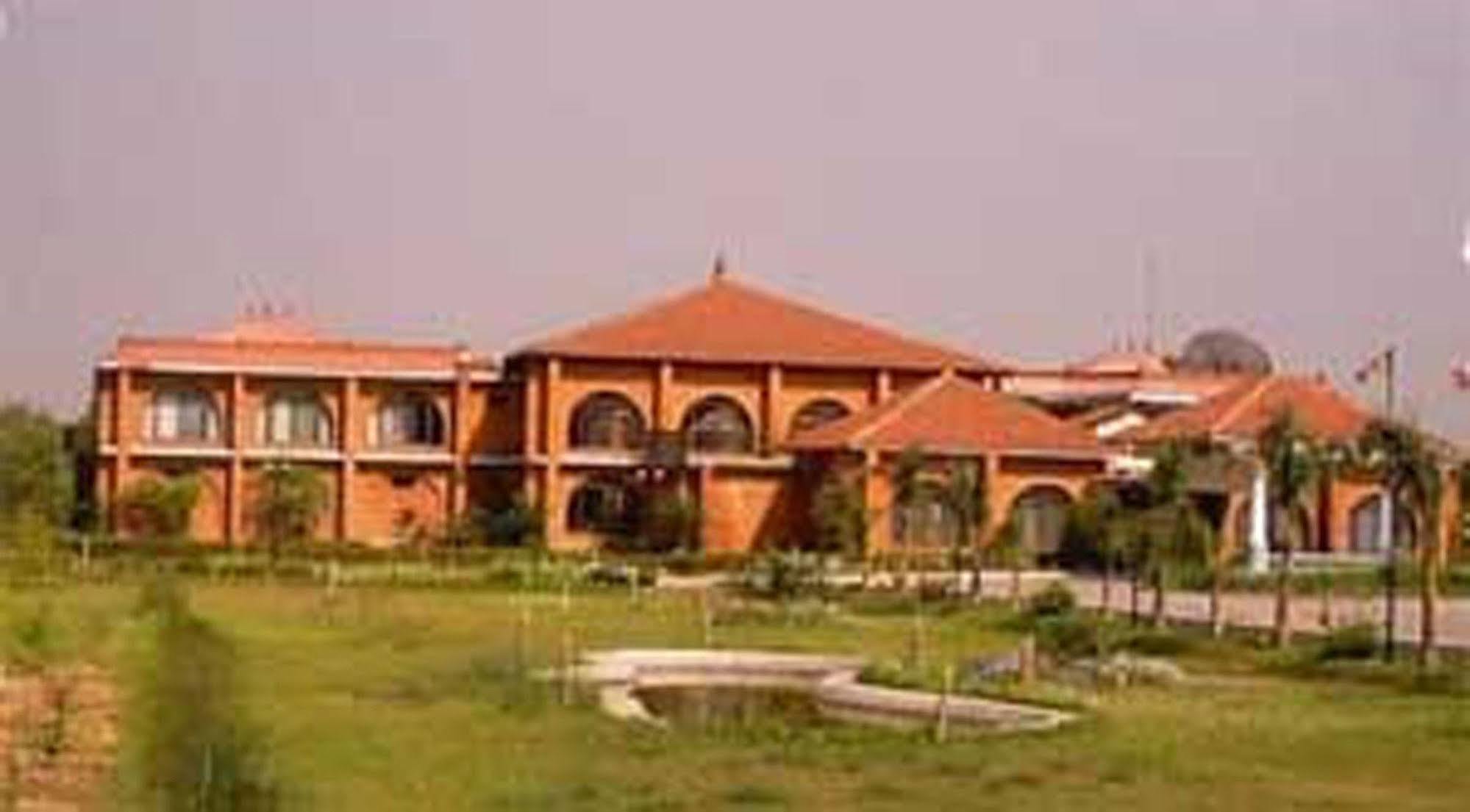 Hotel Lumbini Garden New Crystal Екстериор снимка