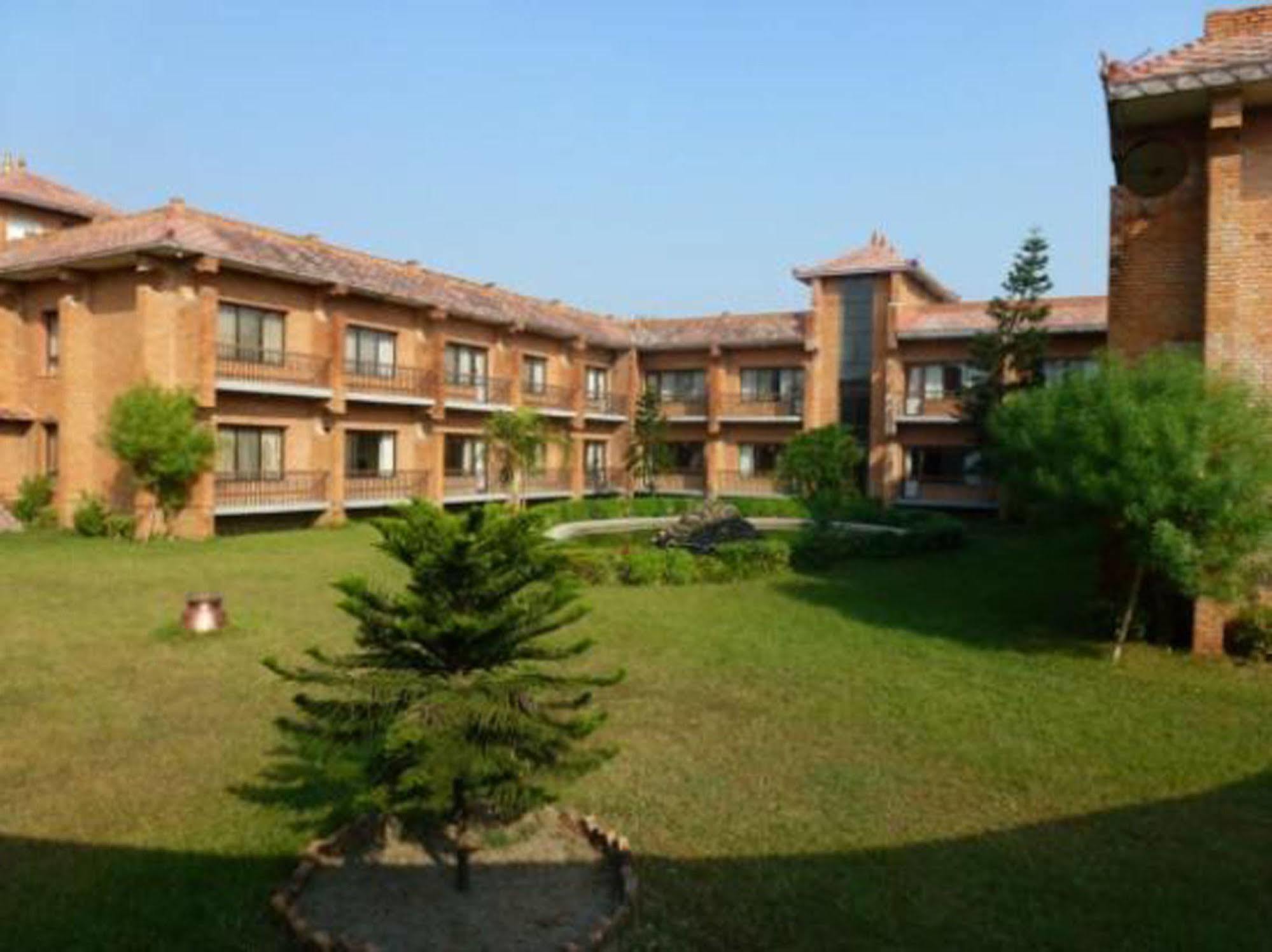Hotel Lumbini Garden New Crystal Екстериор снимка